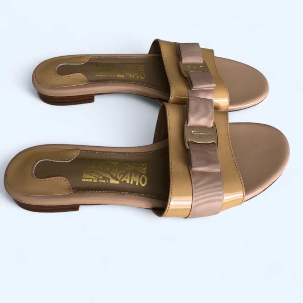 Salvatore Ferragamo Brown Patent Vara Bow Flat Slide Sandals size 8 - Picture 3 of 9